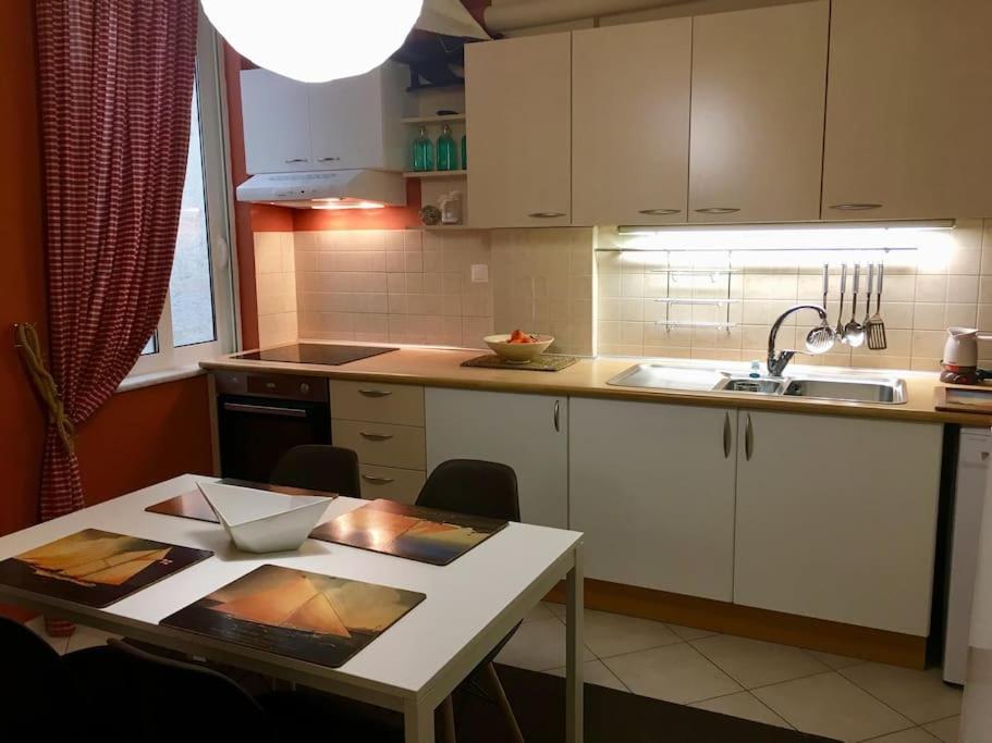 Central Spacious Apartment 70Sqm Tripoli Luaran gambar