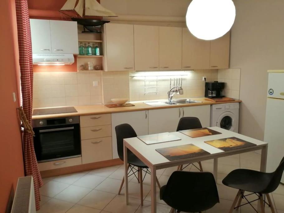 Central Spacious Apartment 70Sqm Tripoli Luaran gambar