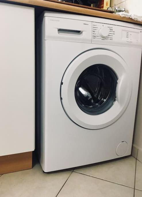 Central Spacious Apartment 70Sqm Tripoli Luaran gambar